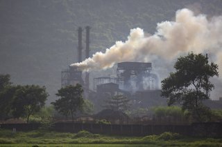 Dans leur déclaration finale, les ministres de l'Energie du G20 ne mentionnent pas le charbon. S'il est l'un des gros contributeurs au réchauffement climatique, il est aussi l'une des principaes sources d'énergie de beaucoup d'économies en dévelop...